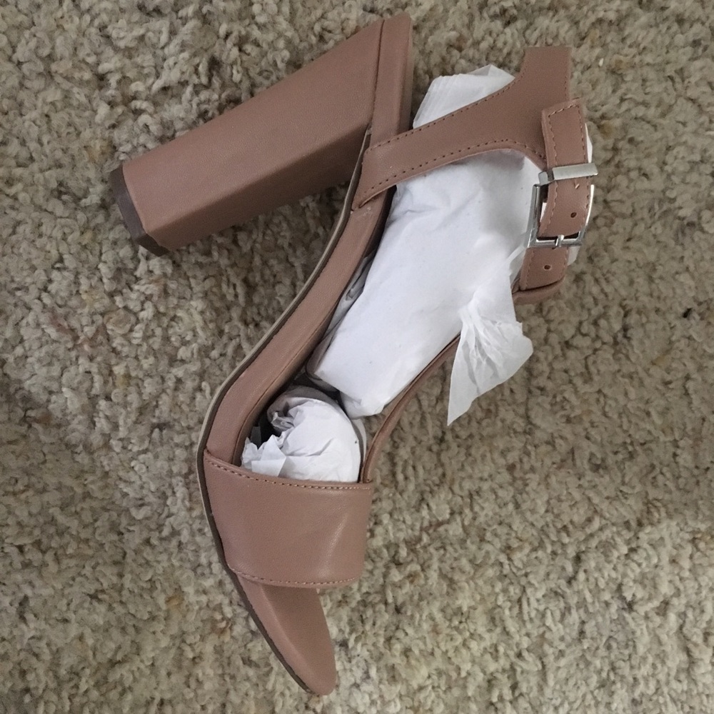 Brand New Call it Spring Nude Deeks T-Strap Heels - Picture 7 of 8